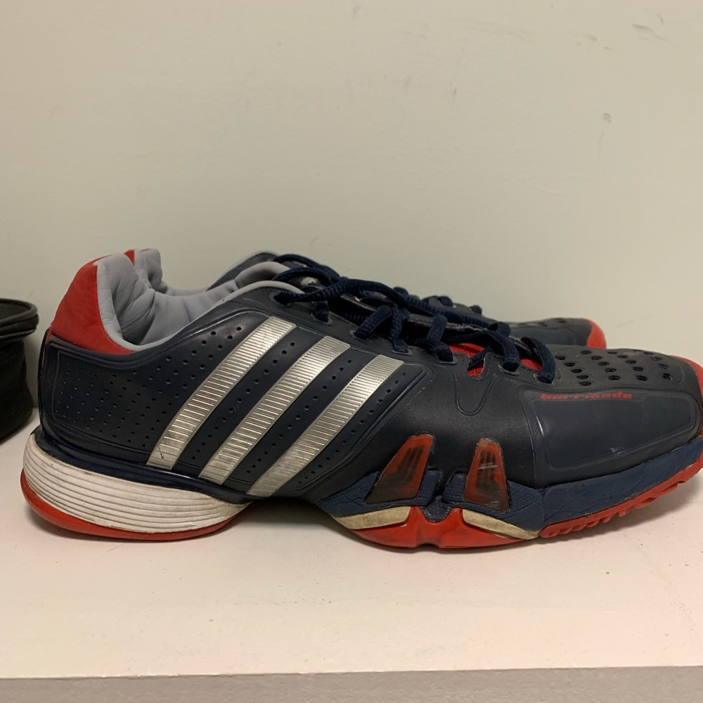 Adipower barricade 7 scarlet size 9 us